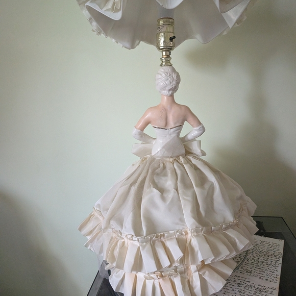 Vintage Lady Porcelain Doll Lamp - Picture 7 of 11